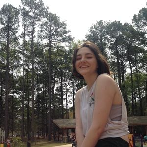 Meet your Posher, Lucretia